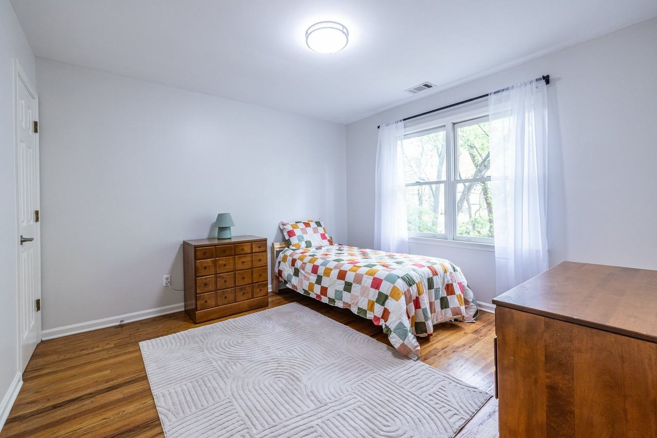 445 Loomis Ave Se - Photo 3 of 17