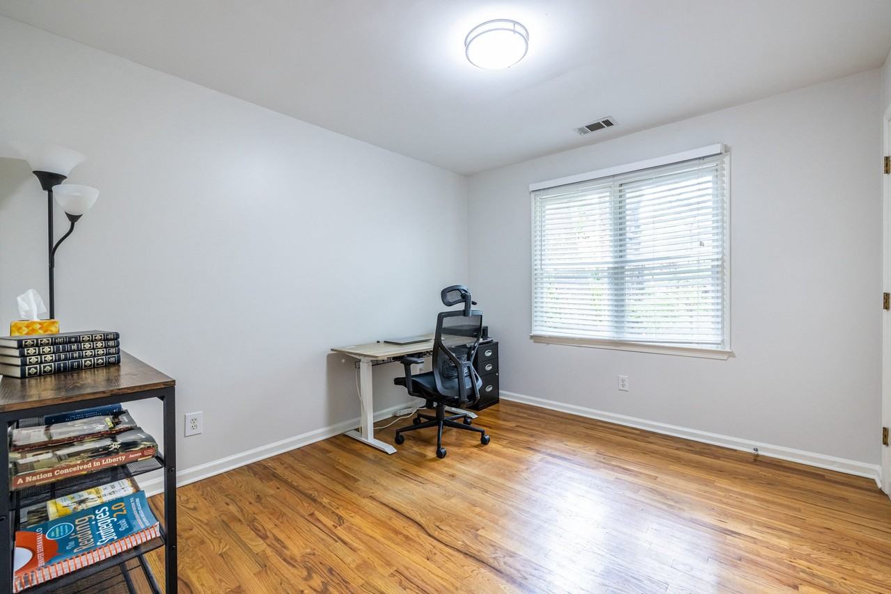 445 Loomis Ave Se - Photo 4 of 17