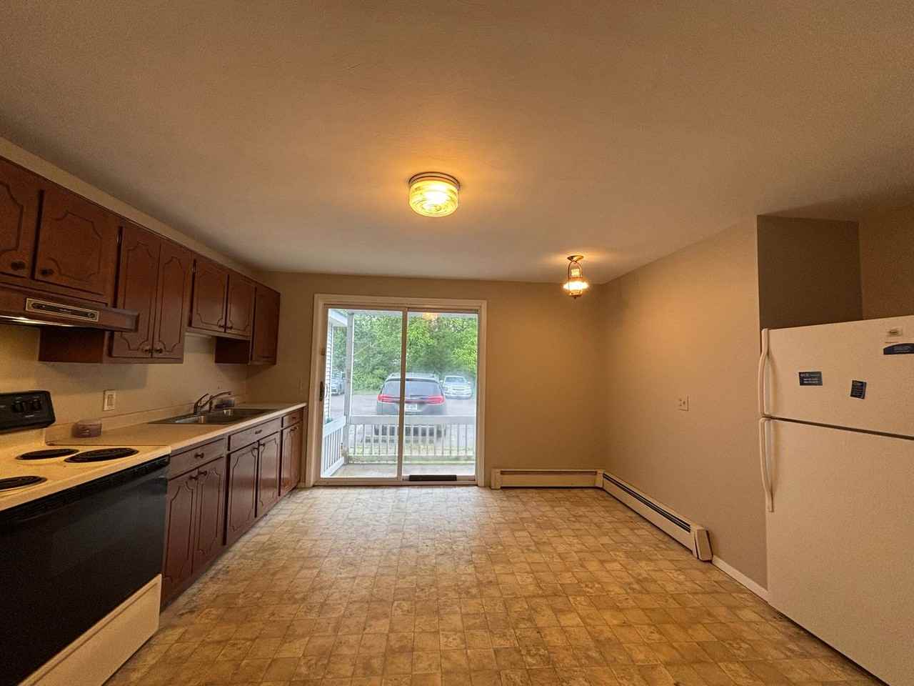 1868 Livingston Rd - Photo 4 of 18