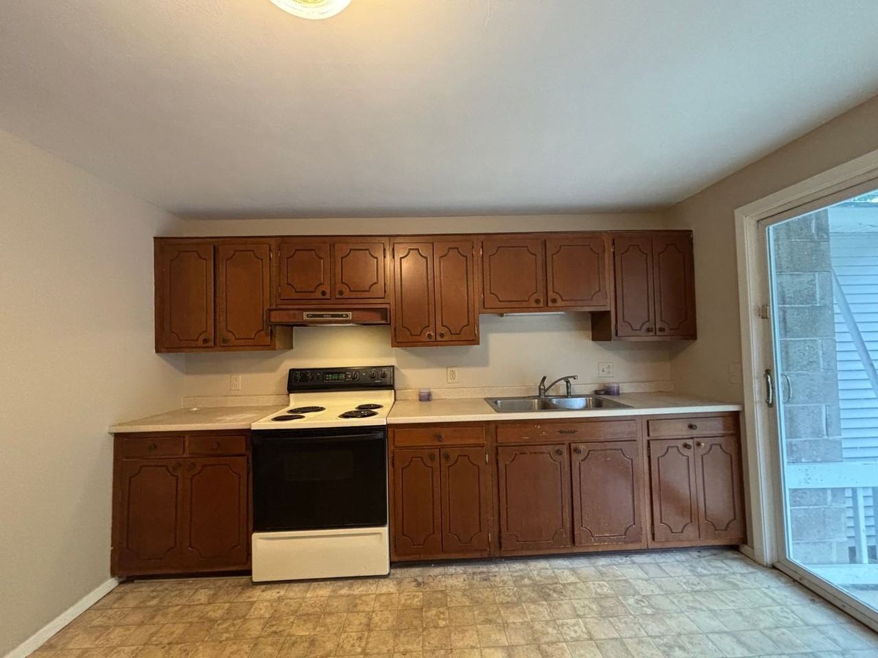 1868 Livingston Rd - Photo 6 of 18