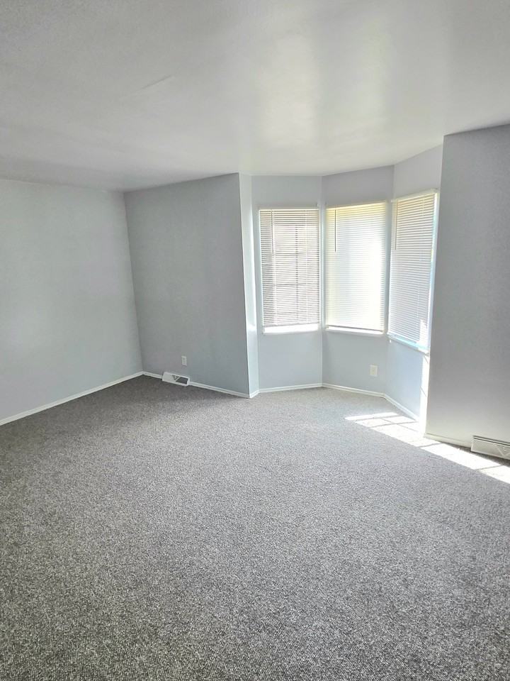 7035 Paxton Rd - Photo 3 of 20