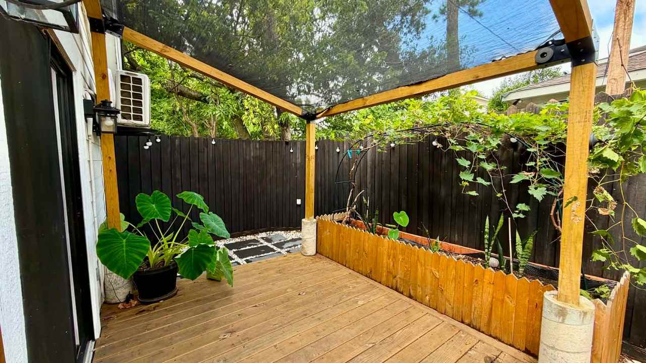 703 Garrett St - Photo 2 of 13