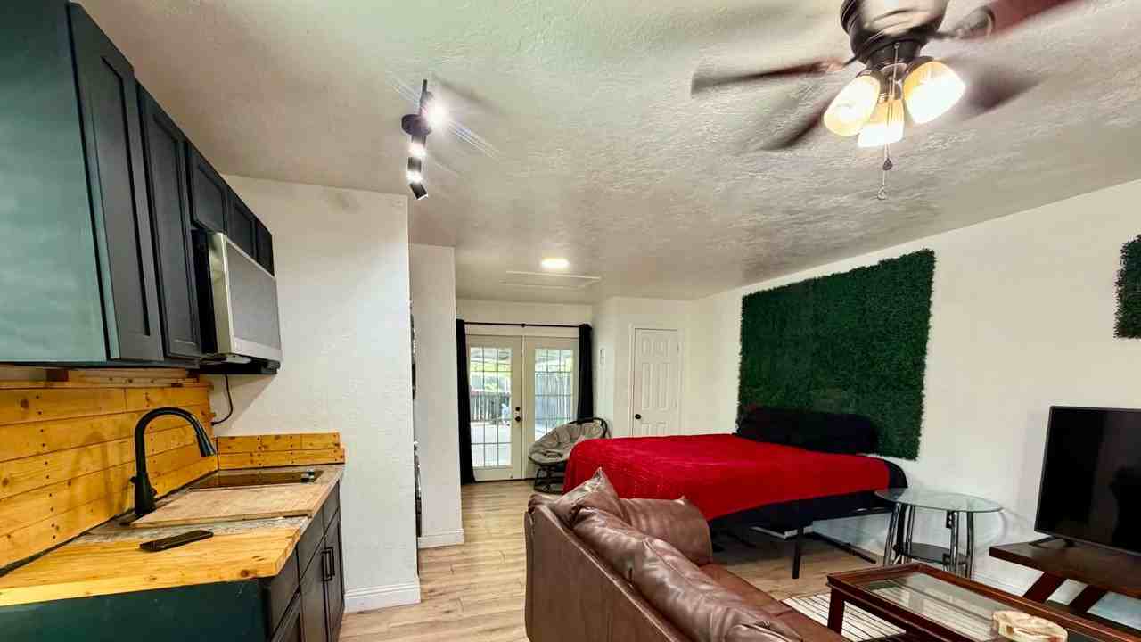 703 Garrett St - Photo 5 of 13