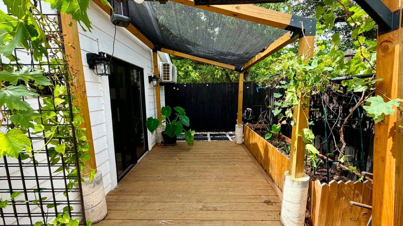 703 Garrett St - Photo 6 of 13