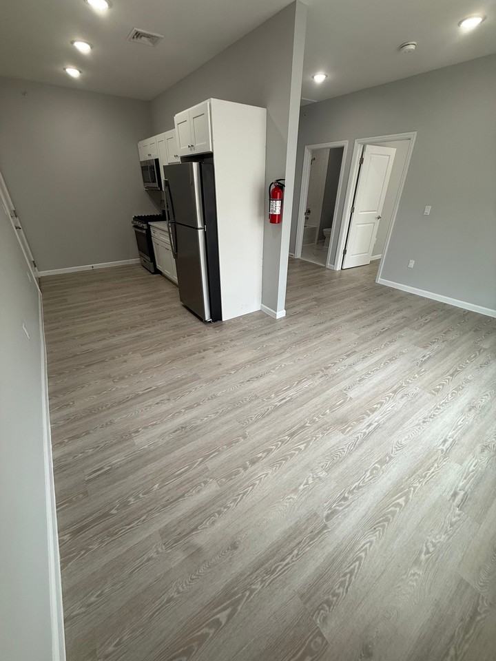 117 Hamilton Ave #302 - Photo 3 of 12