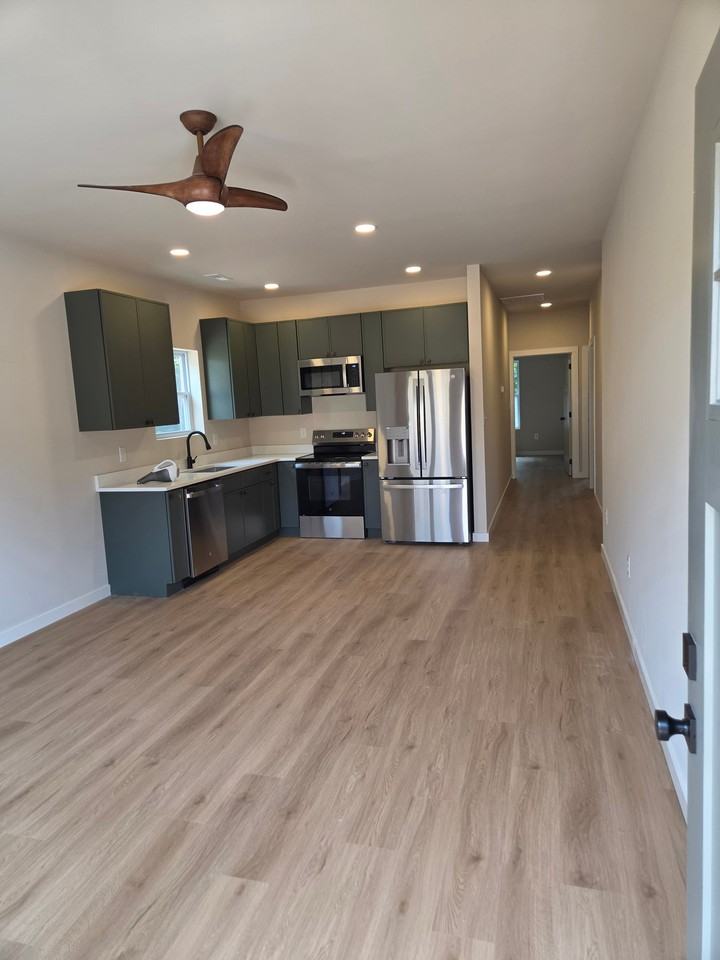 5724 Wallwood Rd - Photo 3 of 21