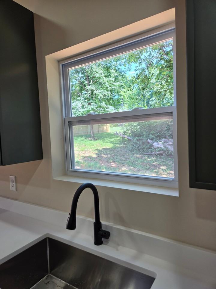 5724 Wallwood Rd - Photo 6 of 21