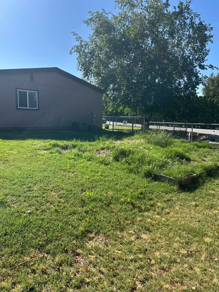 3960 Nw Cascade Ave - Photo 6 of 15