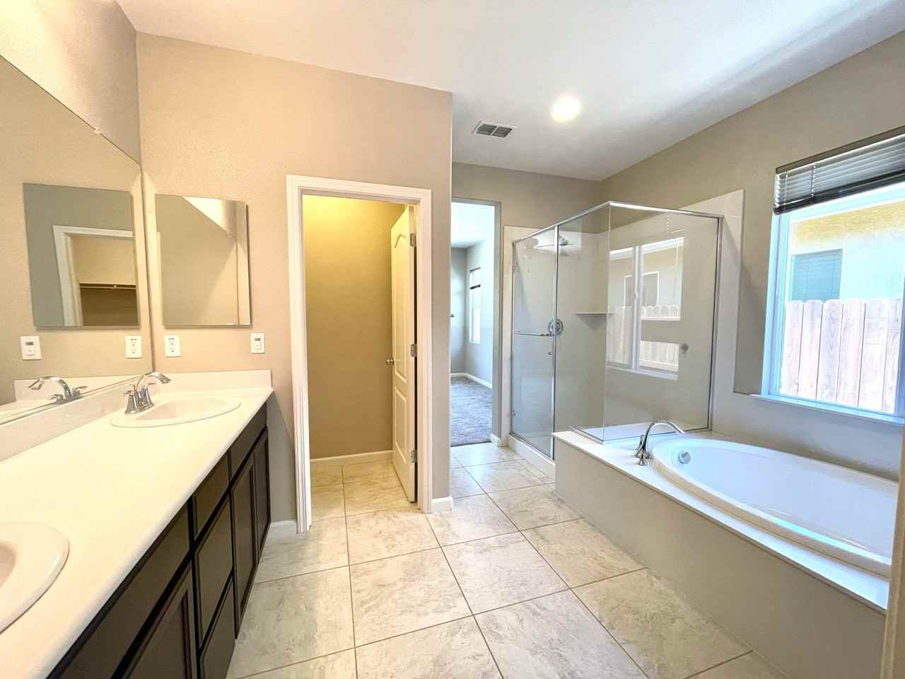 1726 Jones St - Photo 5 of 7