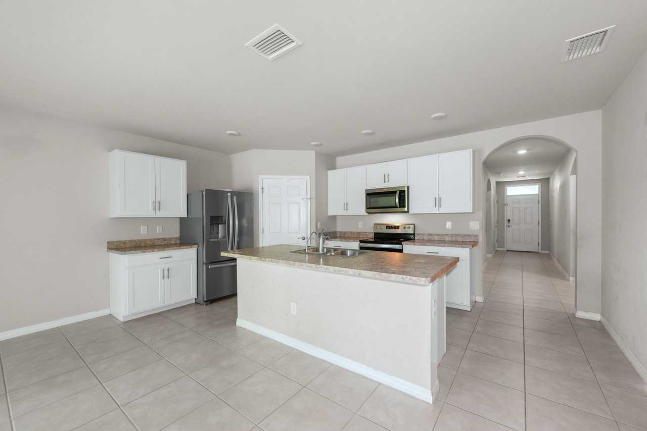 20550 Charles St - Photo 4 of 20