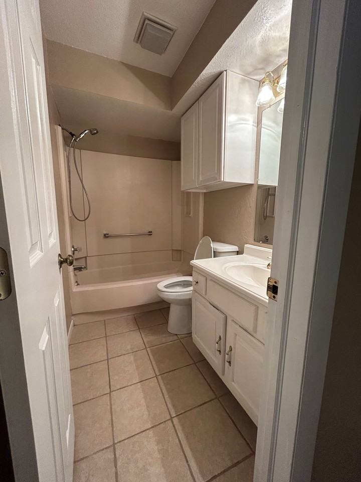 14321 N Pennsylvania Ave #C - Photo 5 of 13