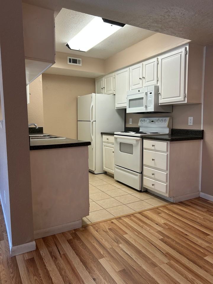 14321 N Pennsylvania Ave #C - Photo 6 of 13