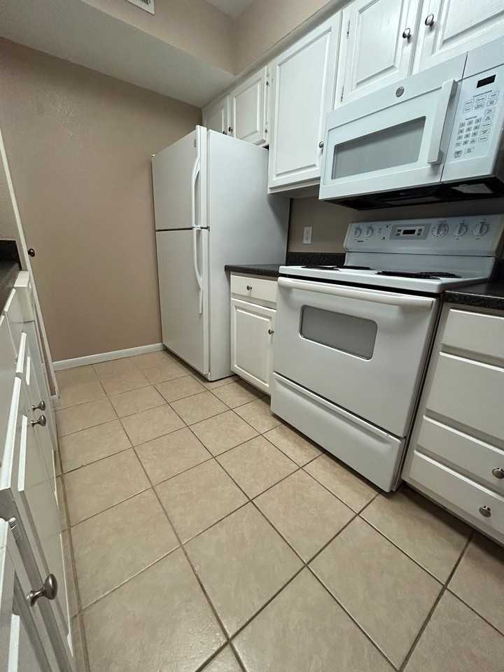 14321 N Pennsylvania Ave #C - Photo 7 of 13