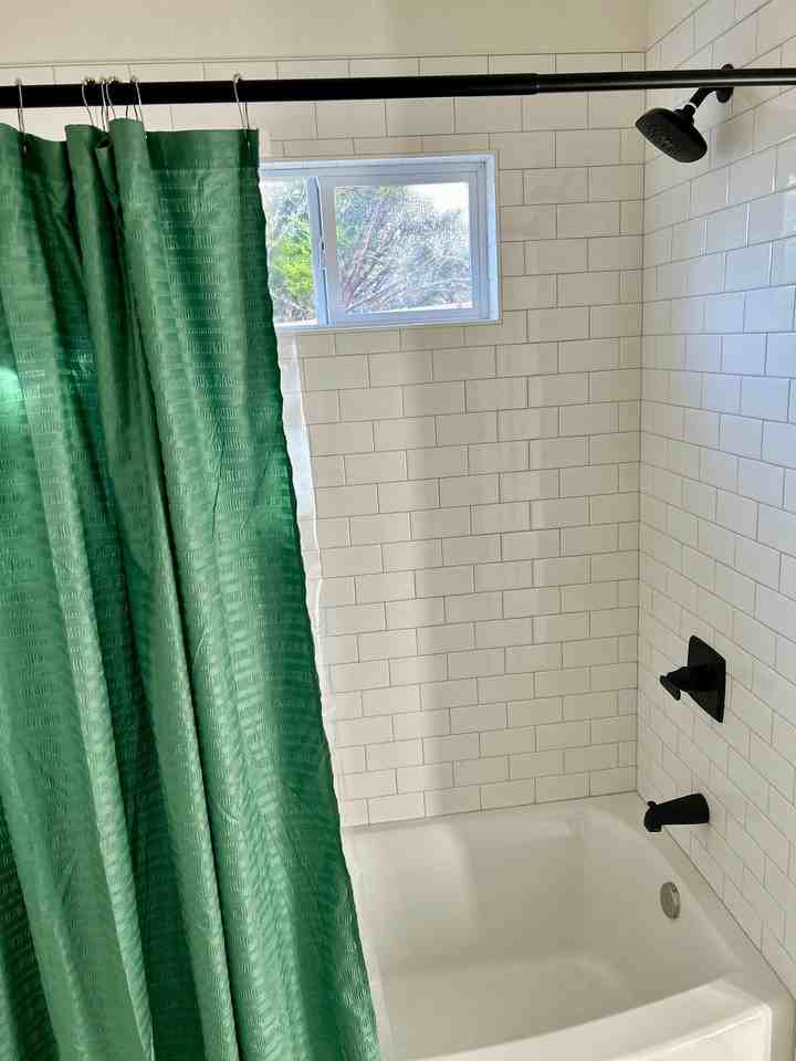 1300 Phoenix Ct - Photo 4 of 7