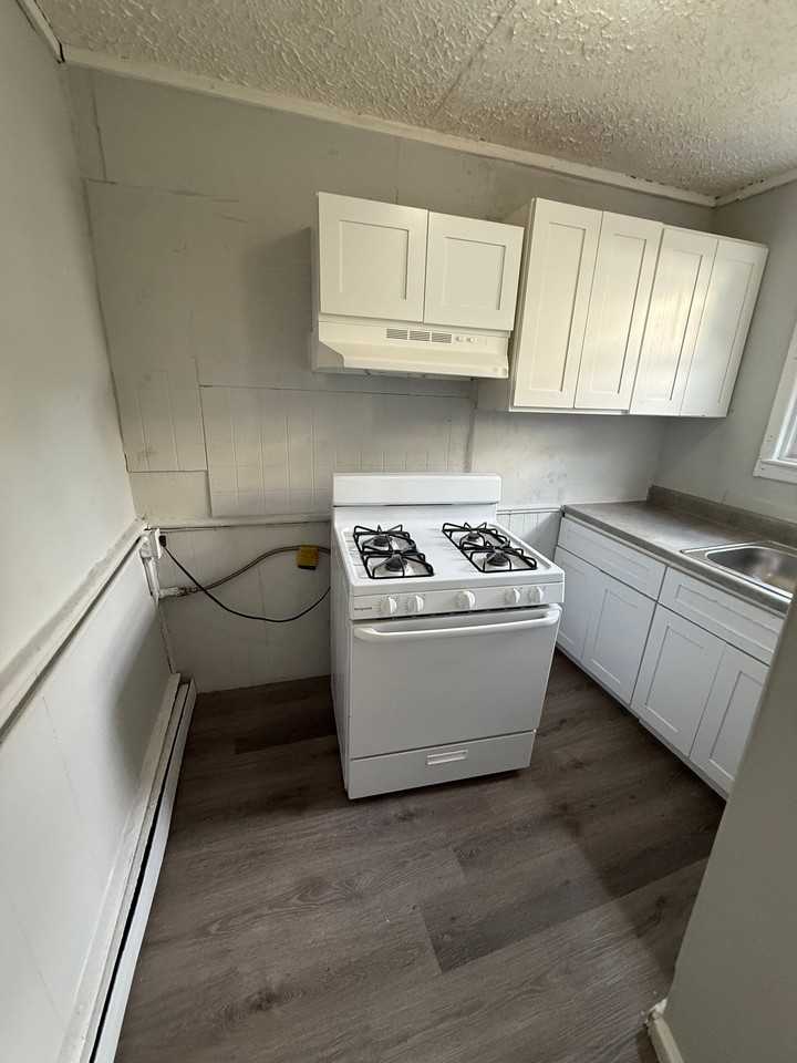 551 Summer St #2R - Photo 2 of 10