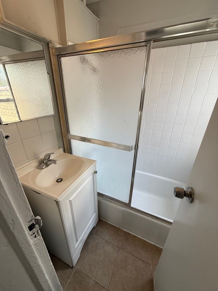 551 Summer St #2R - Photo 3 of 10