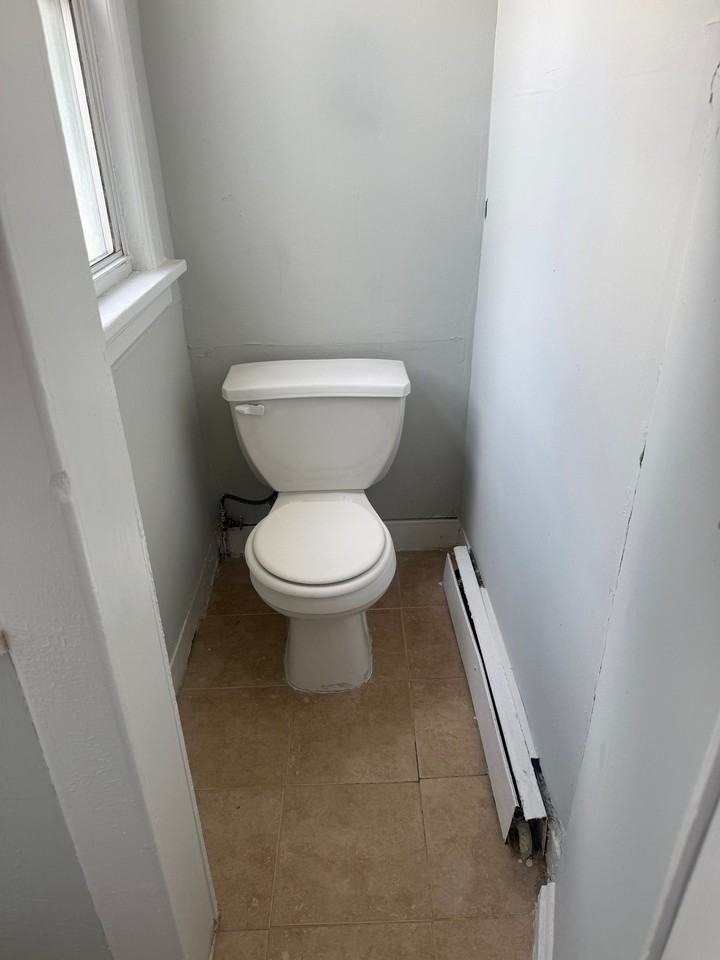 551 Summer St #2R - Photo 4 of 10