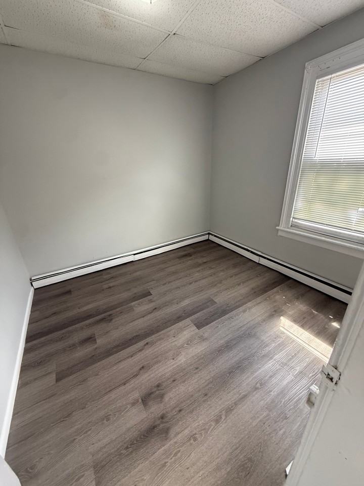 551 Summer St #2R - Photo 7 of 10