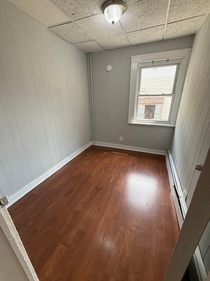551 Summer St #1R - Photo 4 of 9