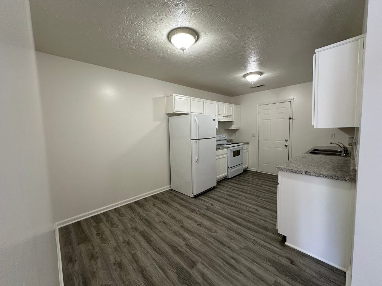 708 E Utica St #B - Photo 4 of 13