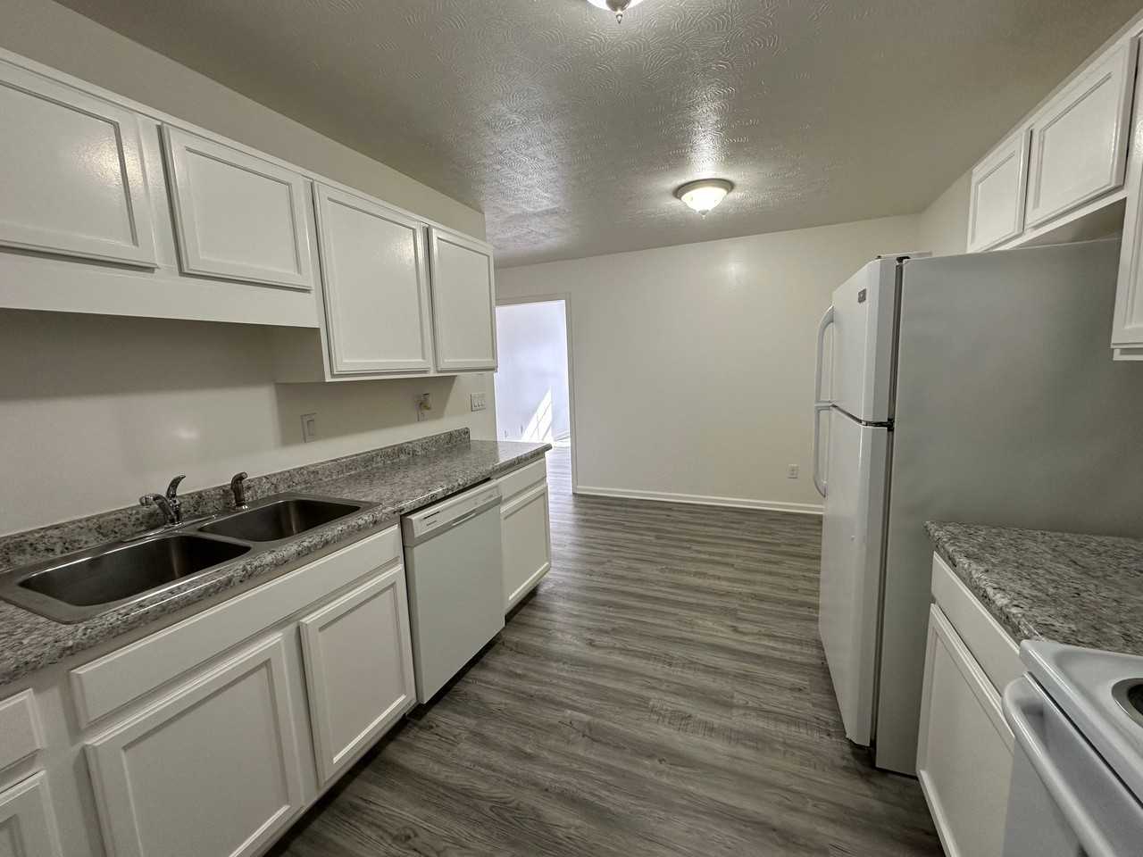 708 E Utica St #B - Photo 6 of 13