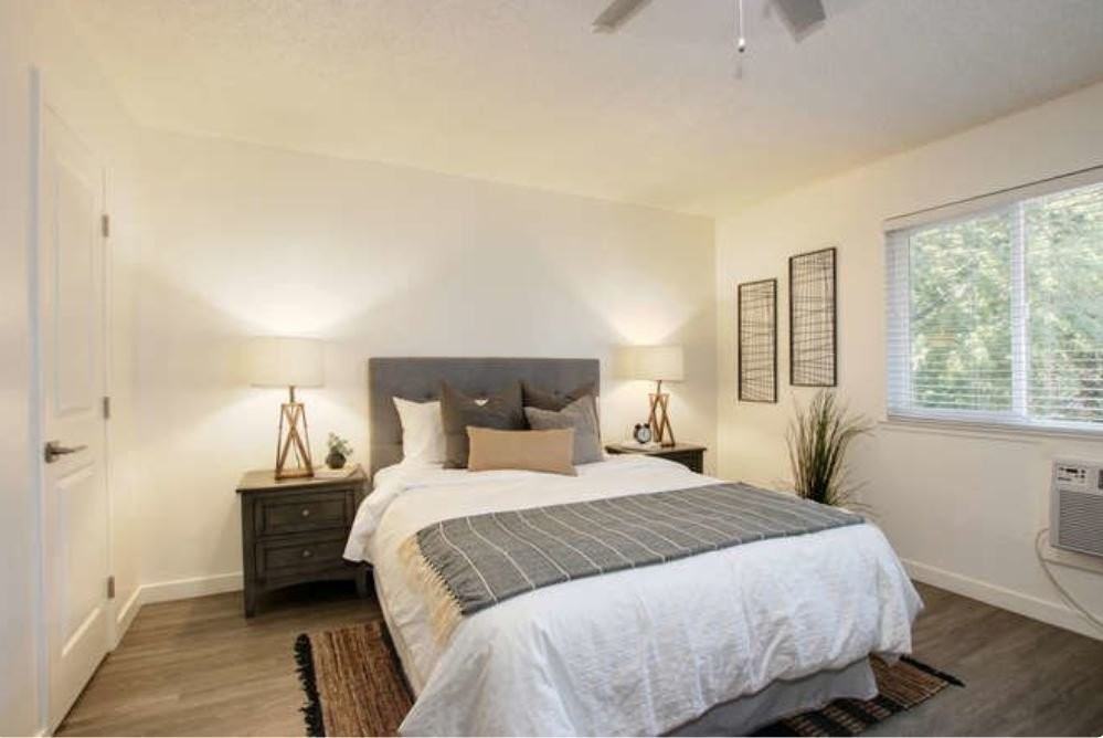 1321 E St #6
