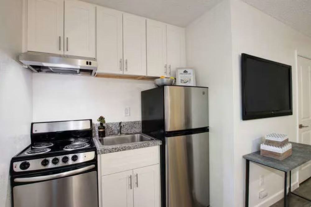 1321 E St #6 - Photo 2 of 10