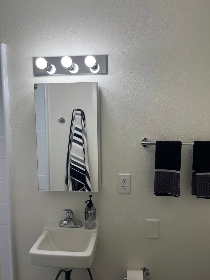 1321 E St #6 - Photo 7 of 10