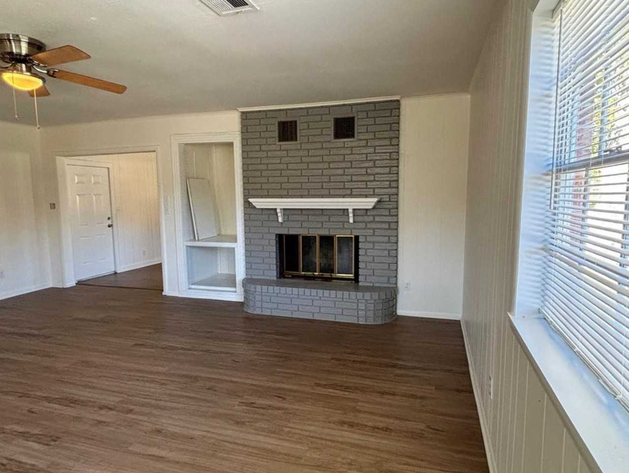 1009 Lawndale Ave - Photo 4 of 12