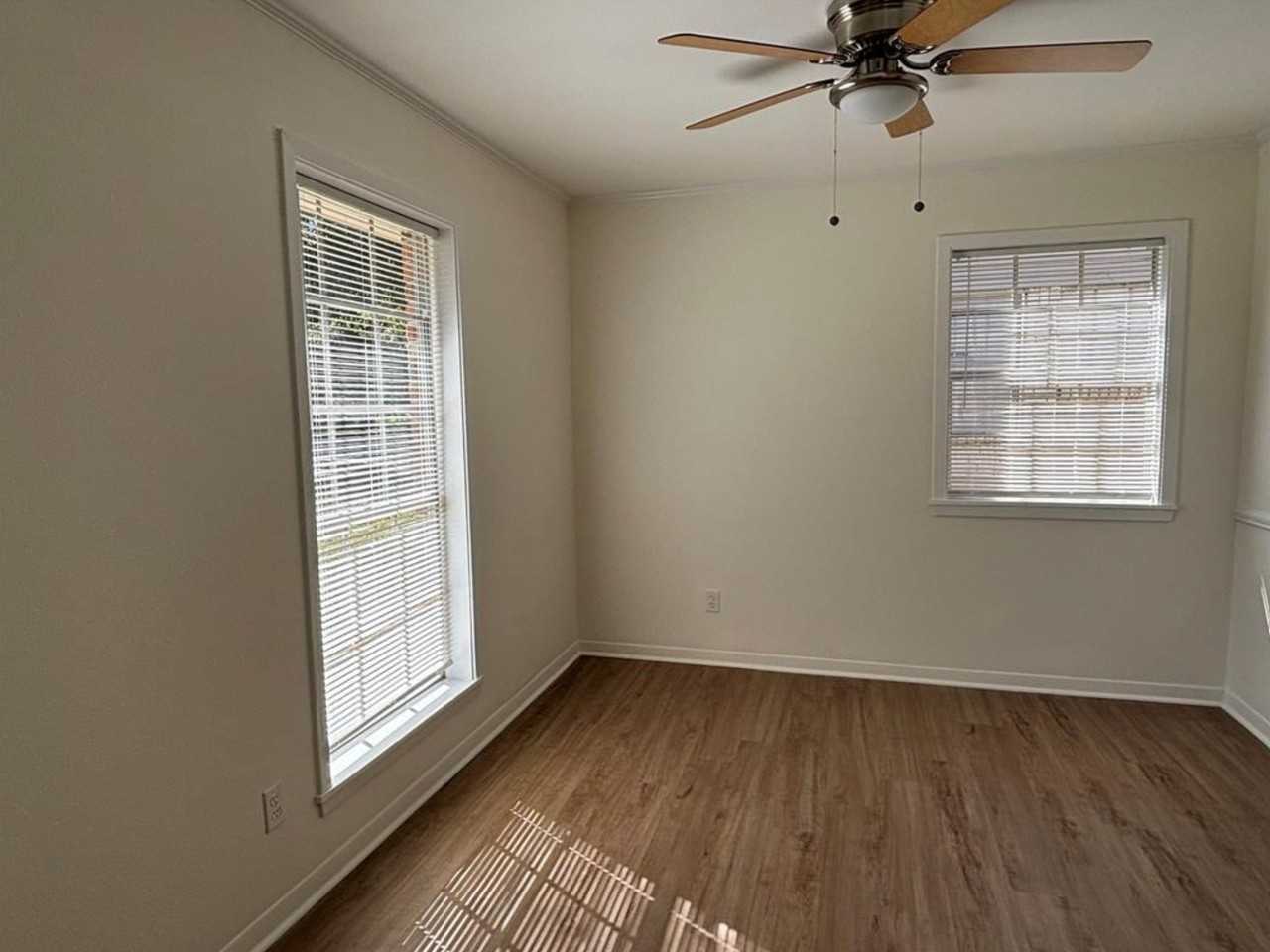 1009 Lawndale Ave - Photo 7 of 12