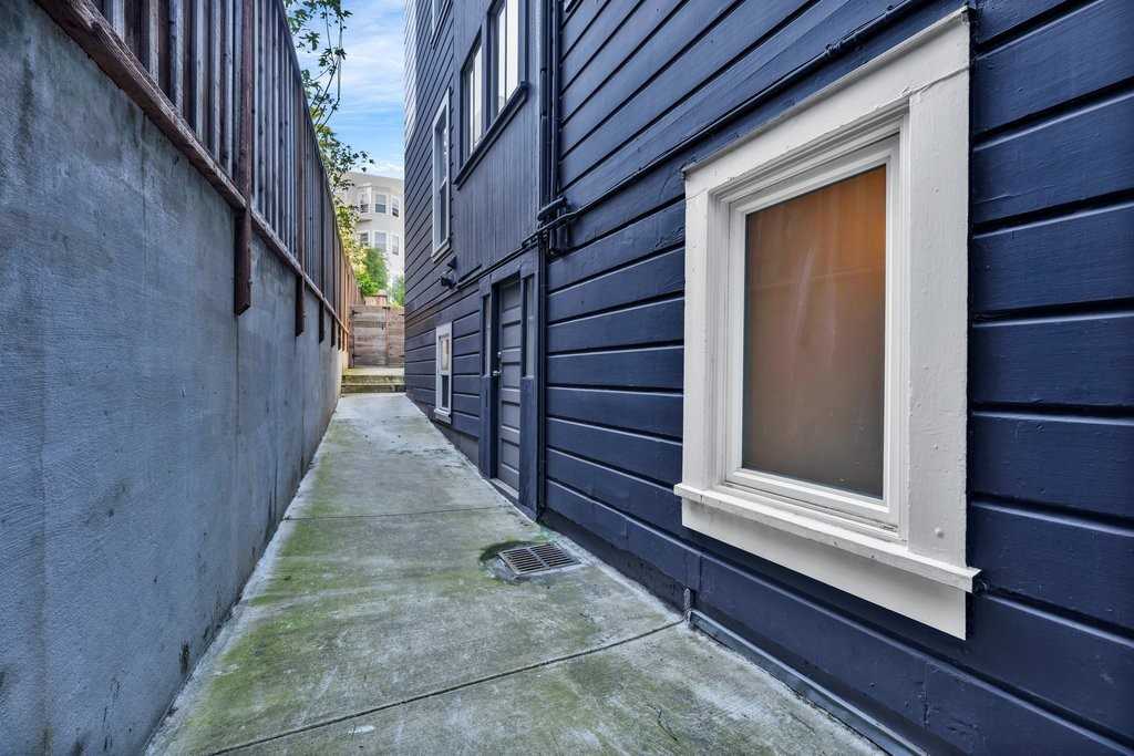 3014 Pine St #B - Photo 3 of 15