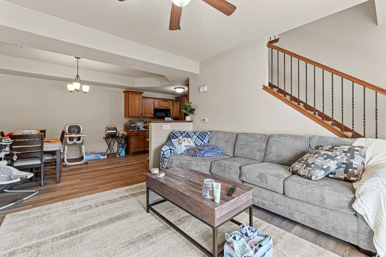 1554 Burr Dr - Photo 4 of 18