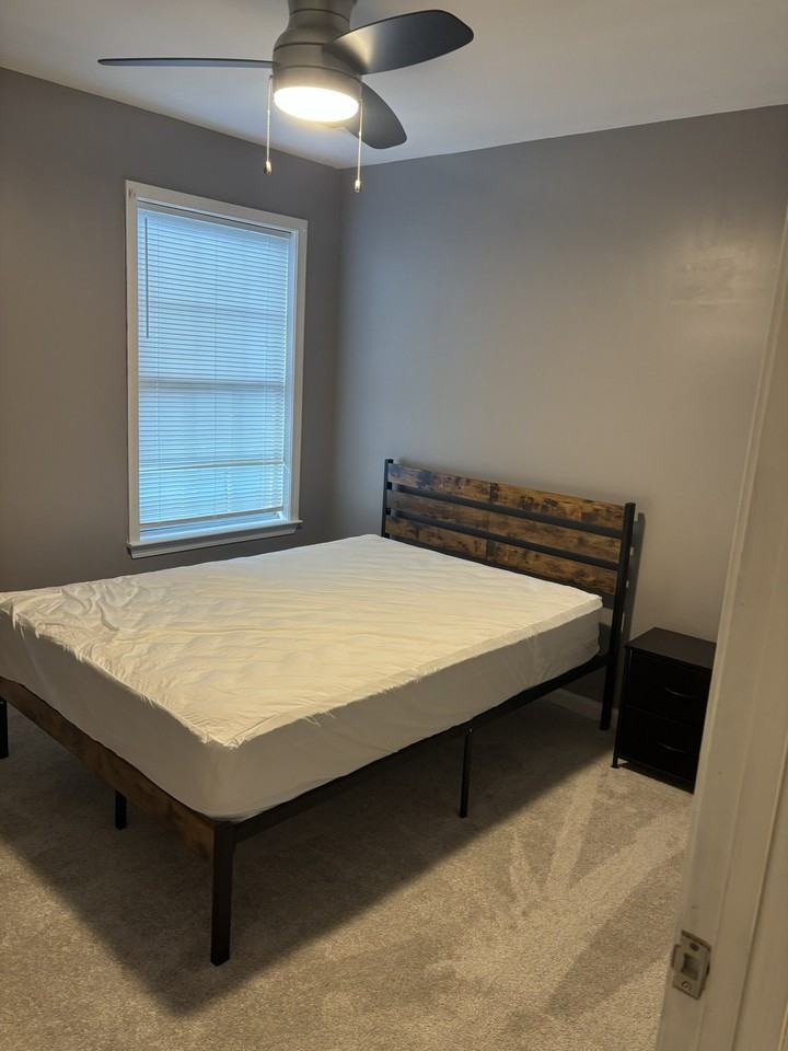 559 Woodlawn Ave Nw #B - Photo 4 of 10