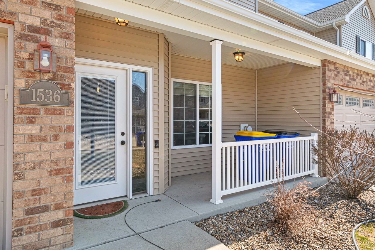 1556 Burr Dr - Photo 2 of 20