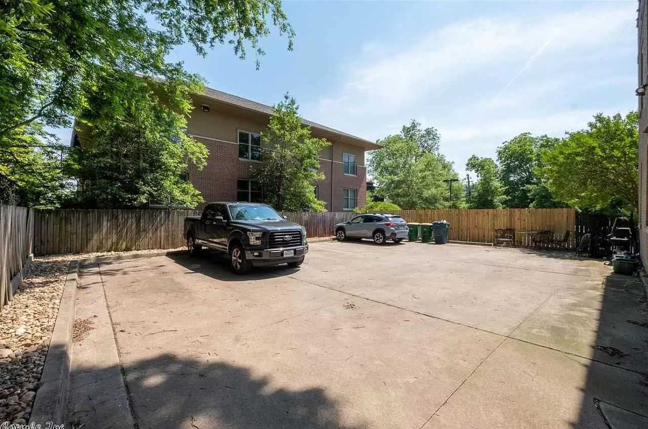 504 E 6th St #202 - Photo 3 of 18