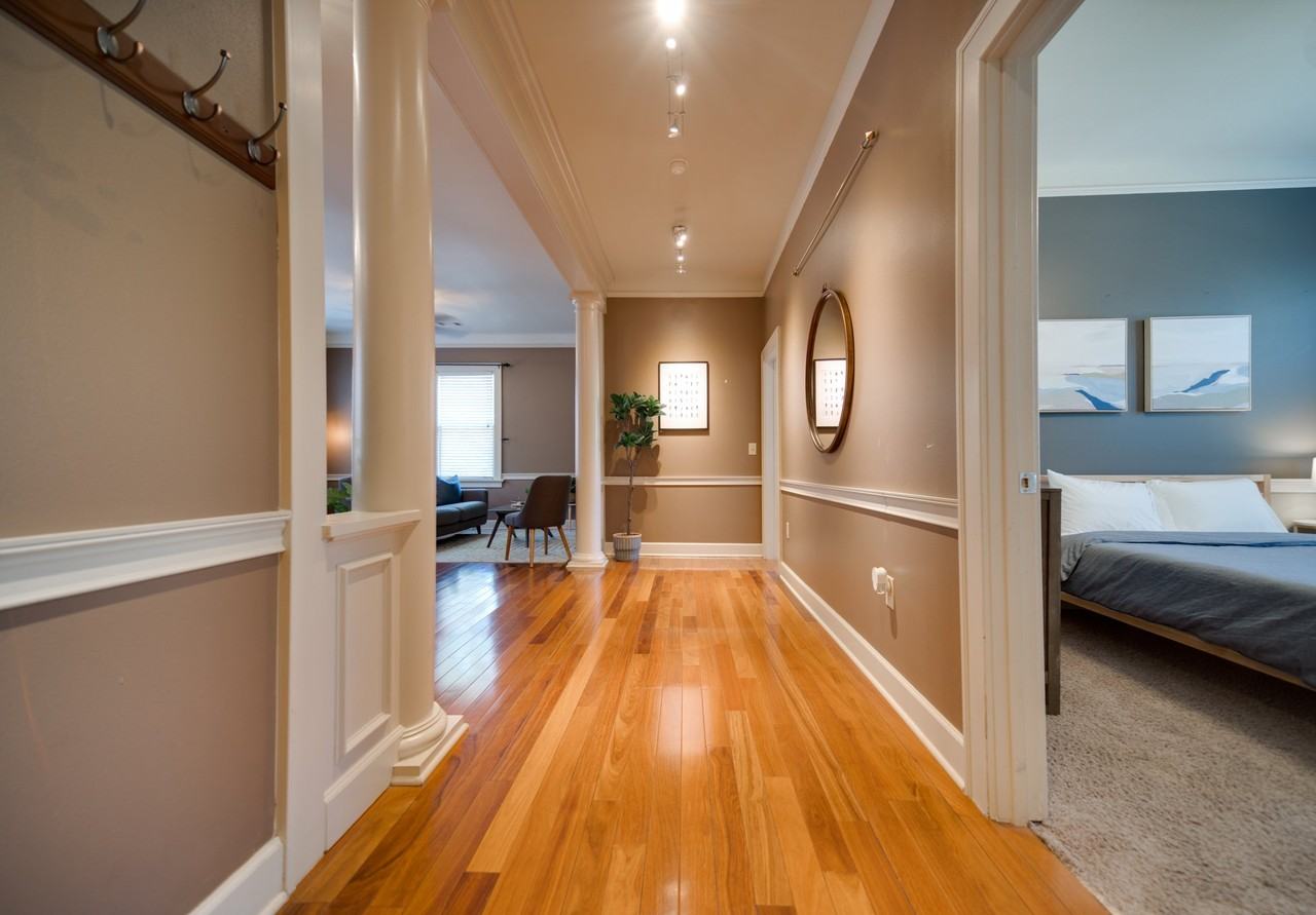 504 E 6th St #202 - Photo 4 of 18