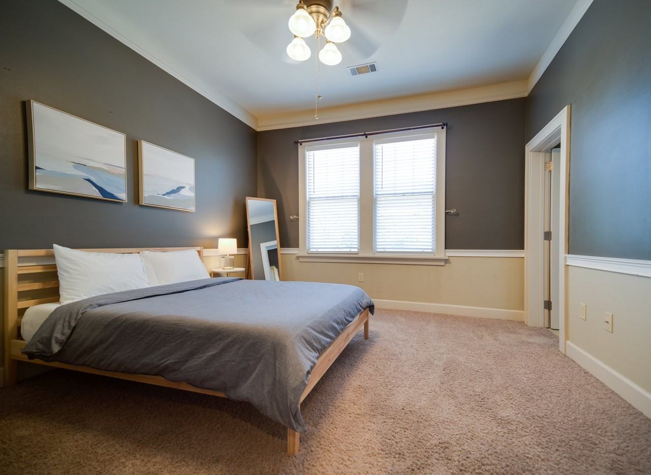 504 E 6th St #202 - Photo 6 of 18