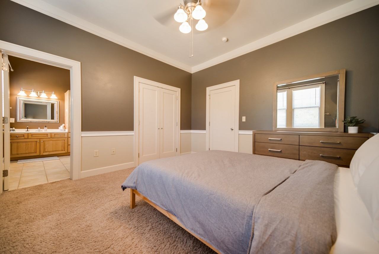 504 E 6th St #202 - Photo 7 of 18