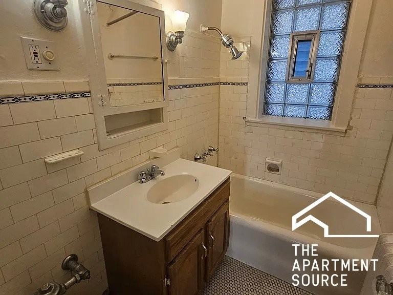 932 Judson Ave - Photo 2 of 7