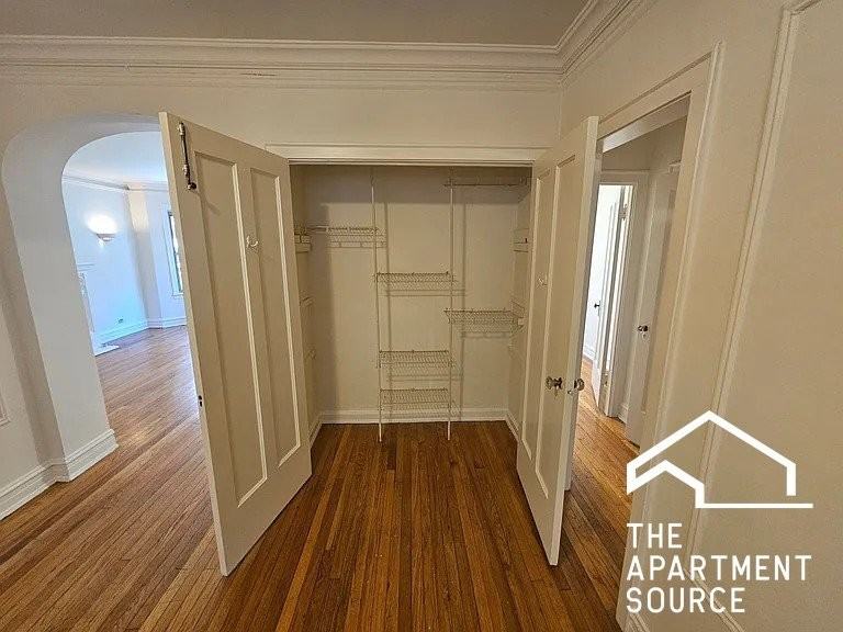 932 Judson Ave - Photo 3 of 7