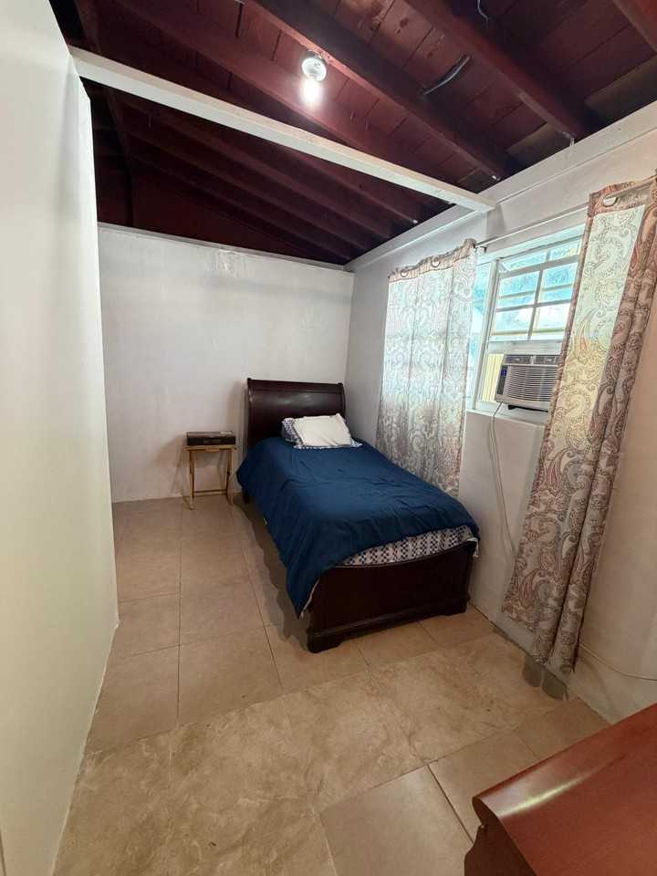 3365 Nw 34th St - Photo 3 of 7
