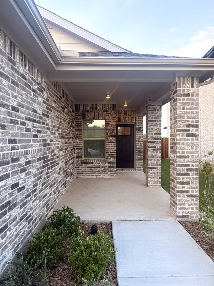 1126 Old Stead Dr - Photo 2 of 16