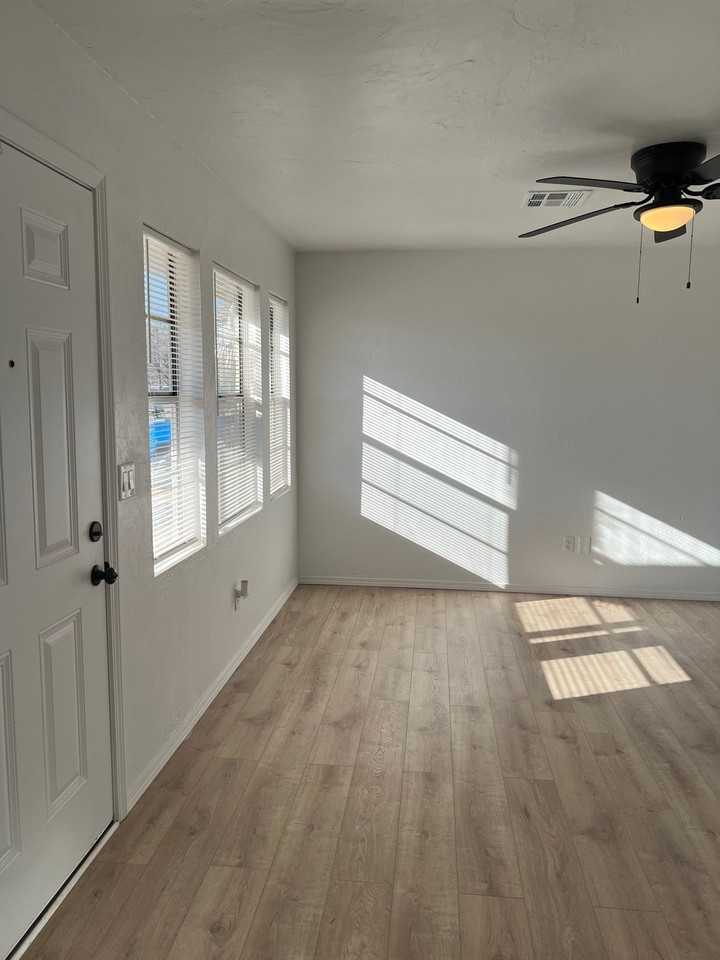 613 S 6th St - Photo 3 of 19