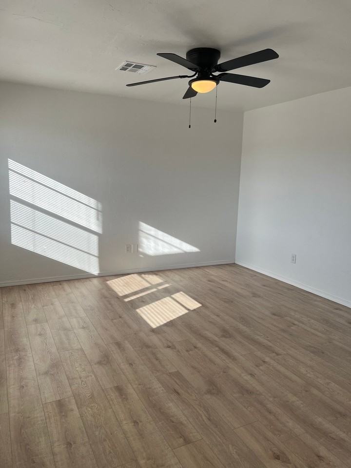 613 S 6th St - Photo 4 of 19