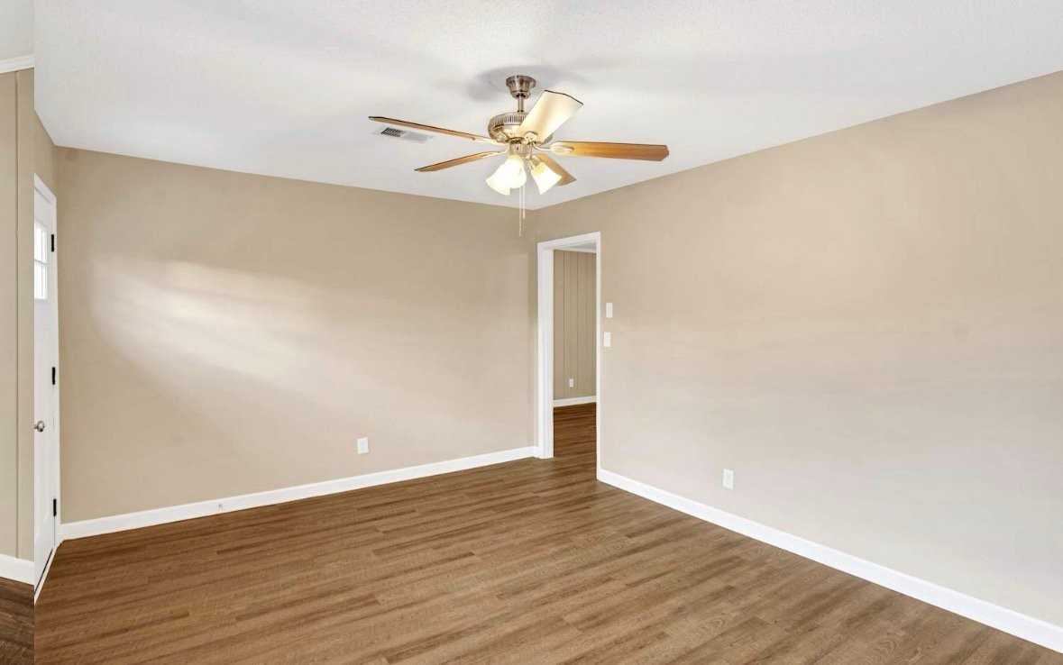 1224 Yuma St - Photo 2 of 10