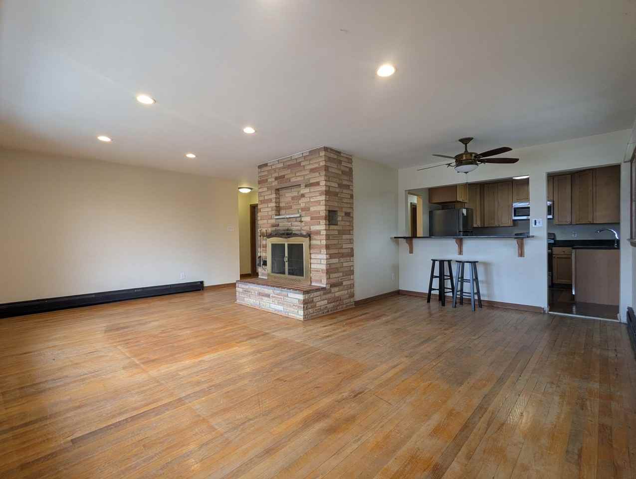 6903 Buchanan St - Photo 3 of 15
