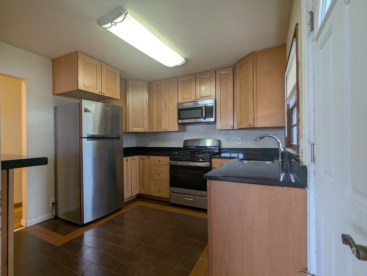 6903 Buchanan St - Photo 4 of 15