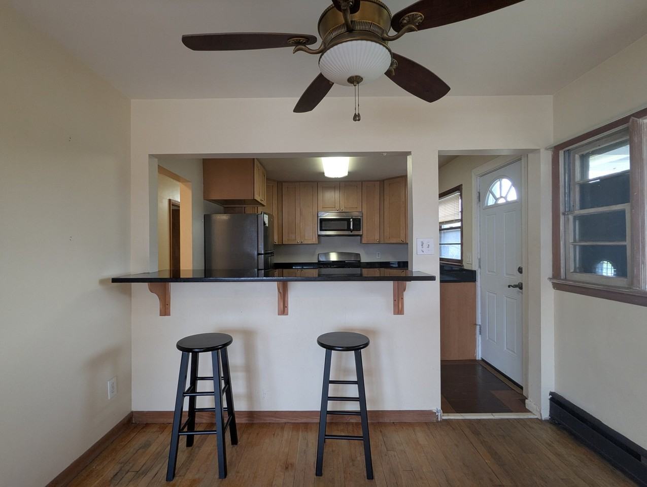 6903 Buchanan St - Photo 5 of 15
