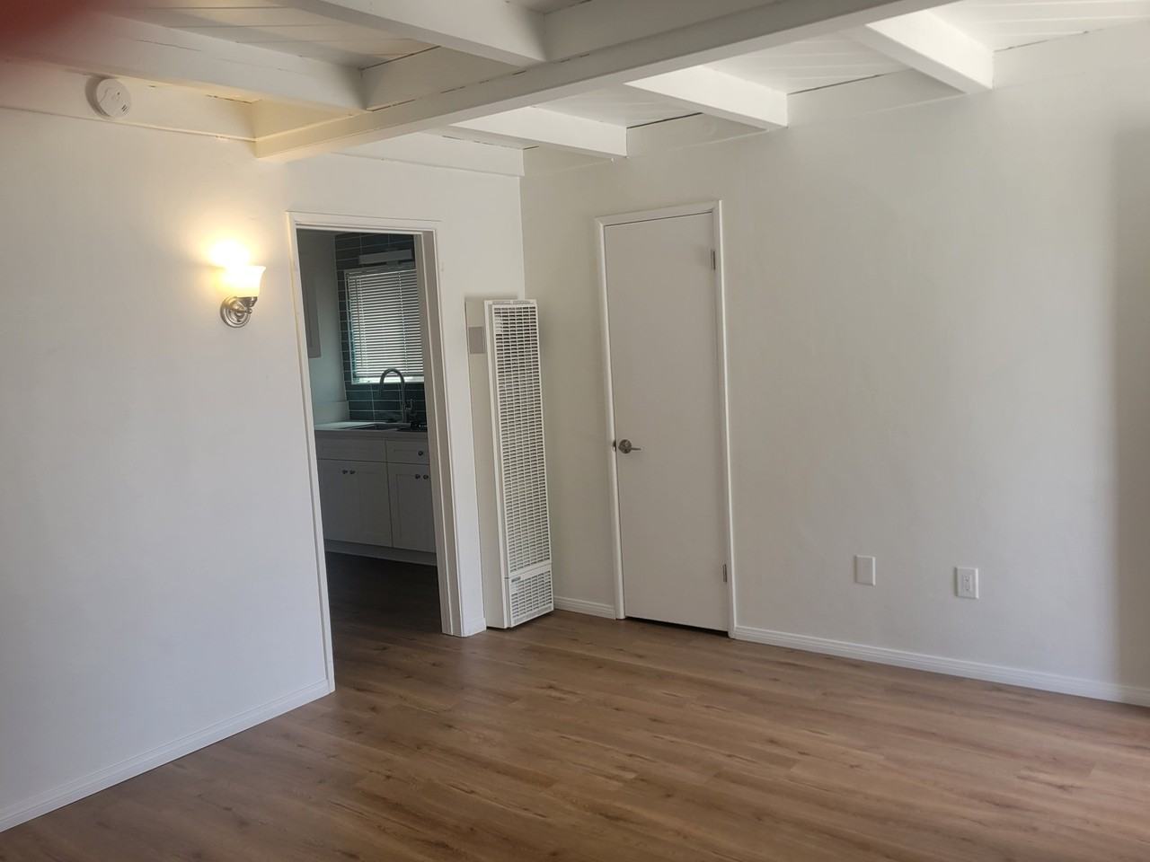 4030 Ingraham St Apt B #B - Photo 4 of 10