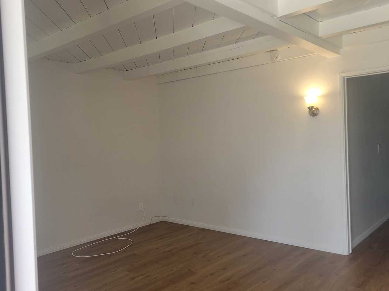 4030 Ingraham St Apt B #B - Photo 5 of 10